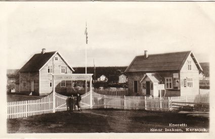 Enerett: Einar Isaksen. Postgått 1932.